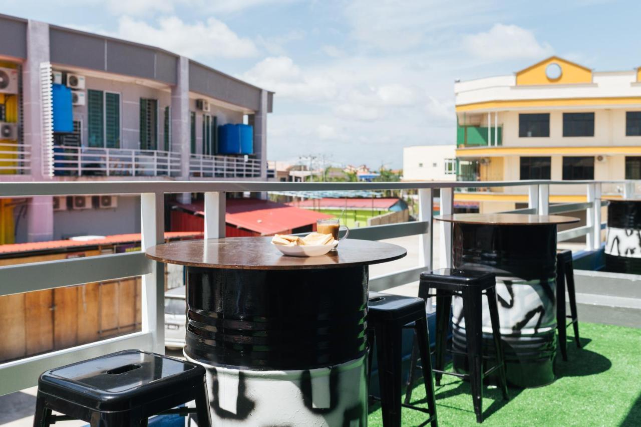A° Hotel Semporna Extérieur photo